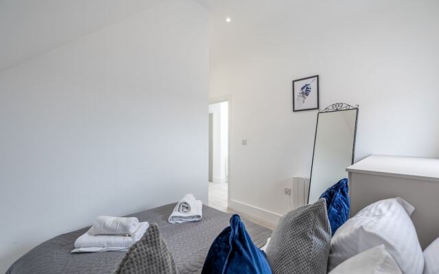 Impeccable 2-bed Apartment in Camberley