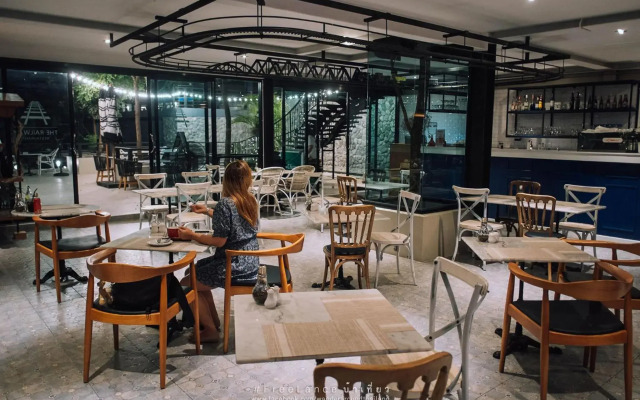 Natee The Riverfront Hotel Kanchanaburi
