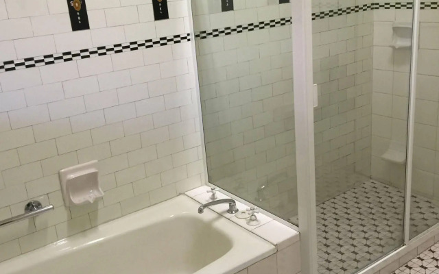 Glenelg Gateway Apartments