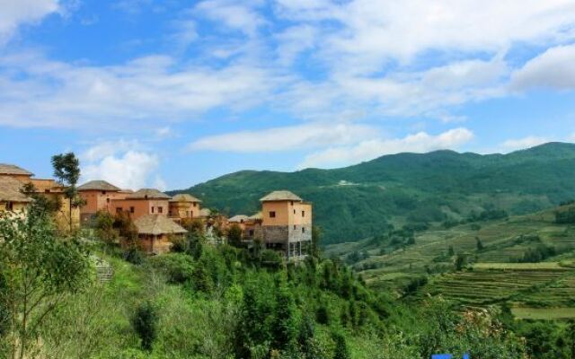 Yuanyang Yuanshe Mulaya Homestay (Terraced Field Scenic Area)