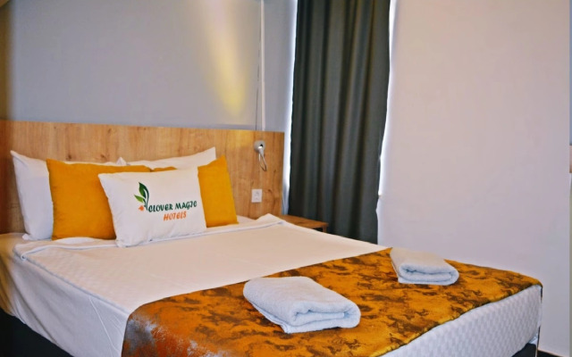 Clover Magic Park Side Otel