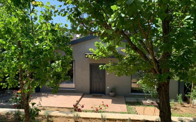 Peaceful Detached House With Garden in Besiktas