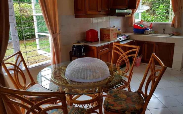 Villa Puncak Resort Geulis 20 – Kitchen – Cipanas