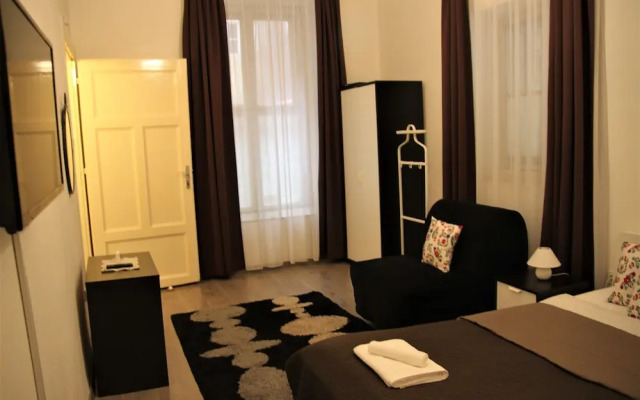 Duna Szecsi Apartmant