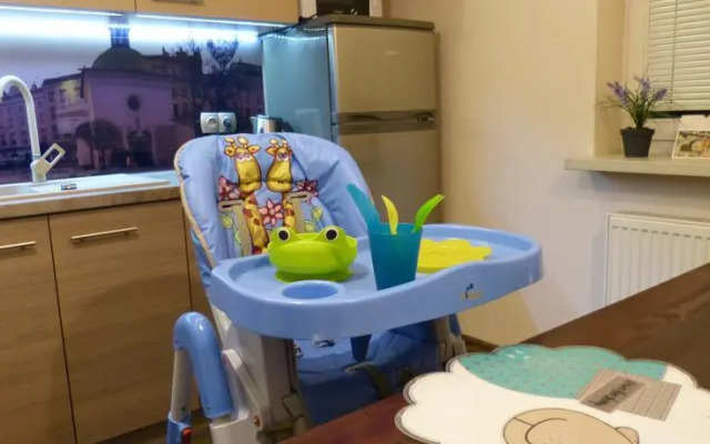 Maple Leaf Apartment