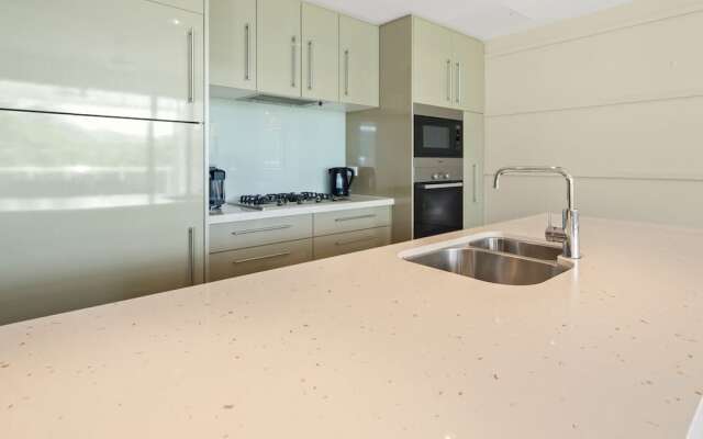 Luxury Marina View Apartment