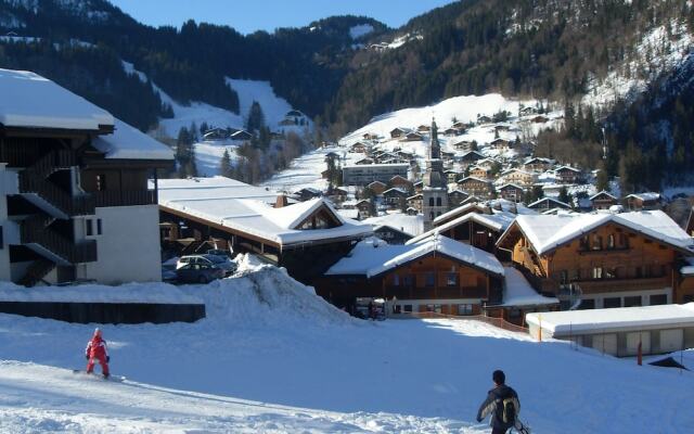 PARNASSE 203 La Clusaz skis aux pieds