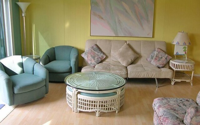 Gullway Villas 2628 202A 2 Br condo by RedAwning