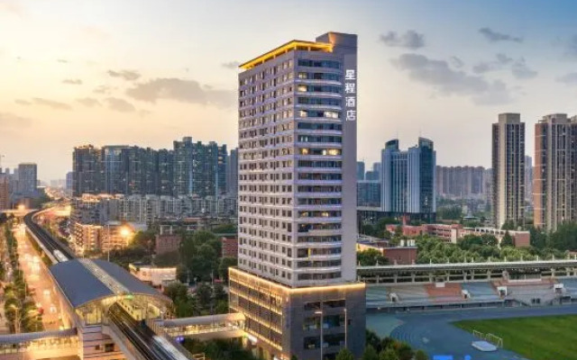 Starway Hotel (Wuhan Hanxi First Road Subway Station)