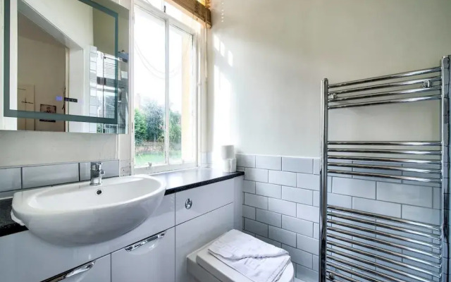 Lovely and Spacious 2BR Home on Comiston Road