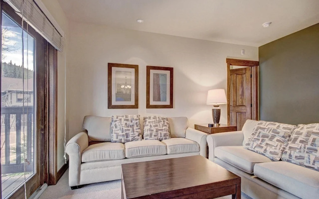The Perfect Condo in West Village, Big Deck and next to the lift - CA1203 by RedAwning