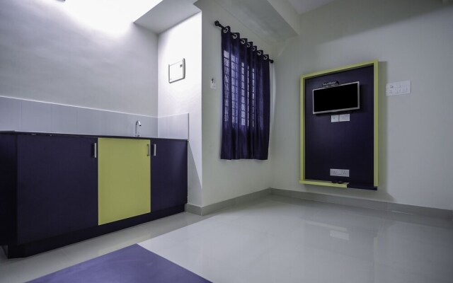 Oyo 15825 Blue Berry Apartments