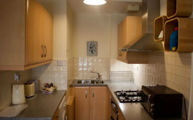 Central & Comfortable Flat - Sleeps 4
