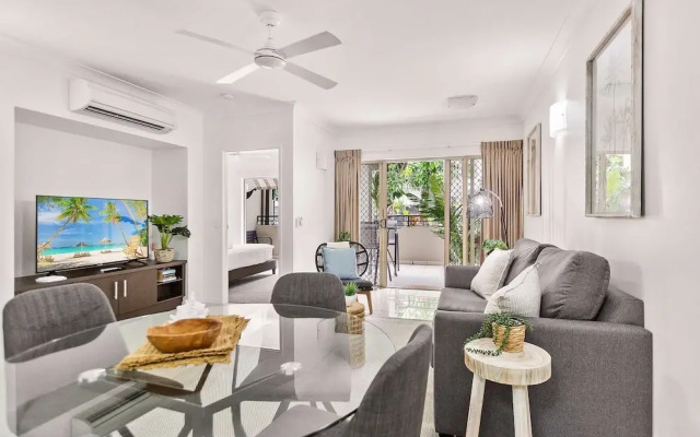 Lux Apartment Cairns - 9 Pools BBQ Gym
