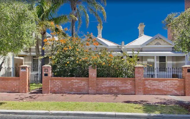 myOZexp Palmerston Lodge