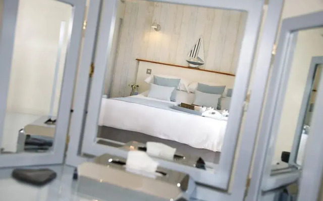 The Estuary Bar and Rooms