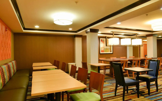Fairfield Inn & Suites Hartford Airport