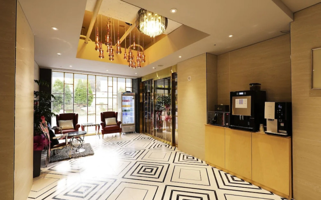 El Tower Hotel
