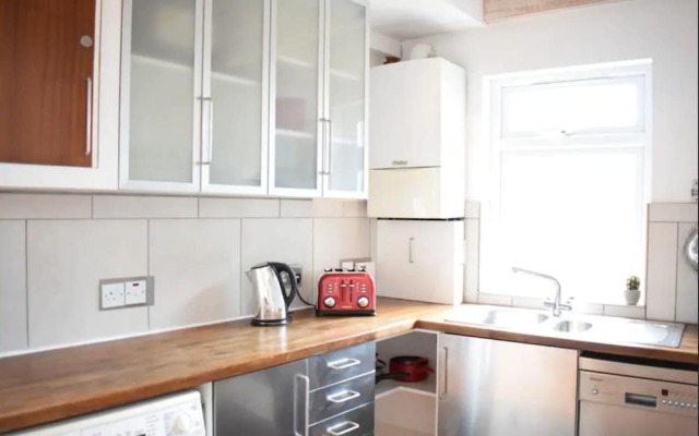 Spacious 2 Bedroom Apartment in Trendy Dalston