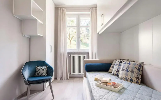 comfortable apartment in front of the lake