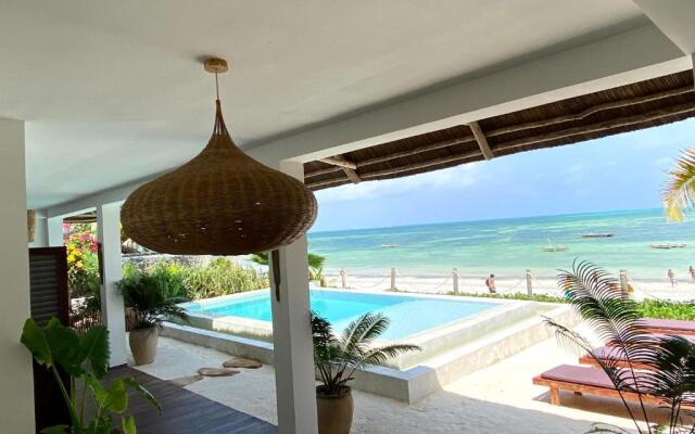 Joya' Beach Suites & Villa