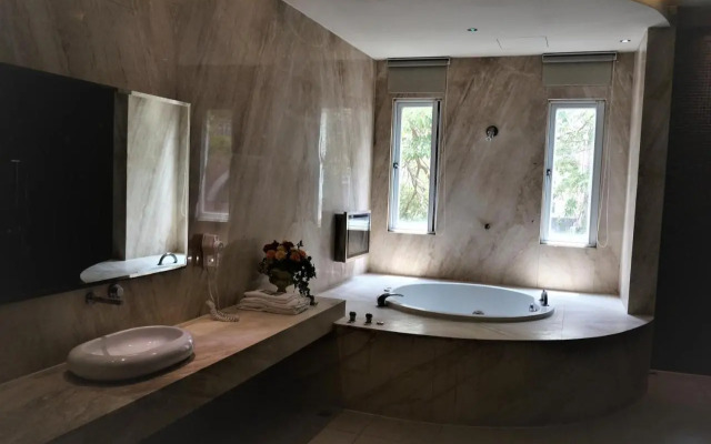 Her Home Spa Motel Xinying