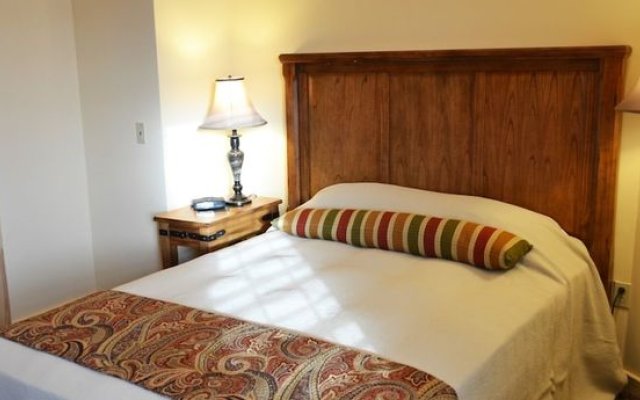 Stafford's Crooked River Lodge & Suites