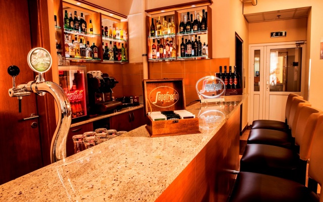 Six Inn Hotel