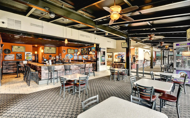Quality Hotel & Suites At The Falls