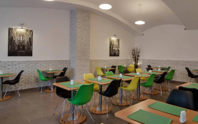 Hotel Adeba