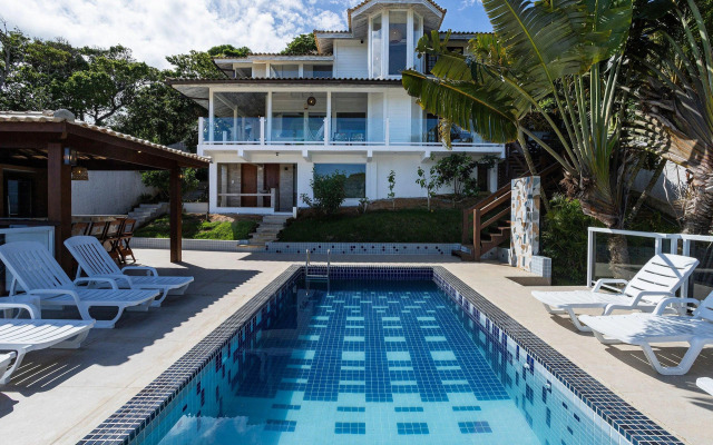 Mansão c/ Piscina a 400m da Praia Brava|Casa Ayana