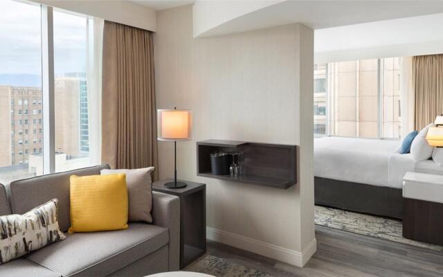 Delta Hotels by Marriott Vancouver Downtown Suites