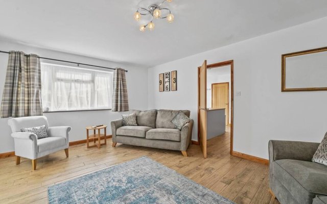 Lovely 2-bed House in Canterbury