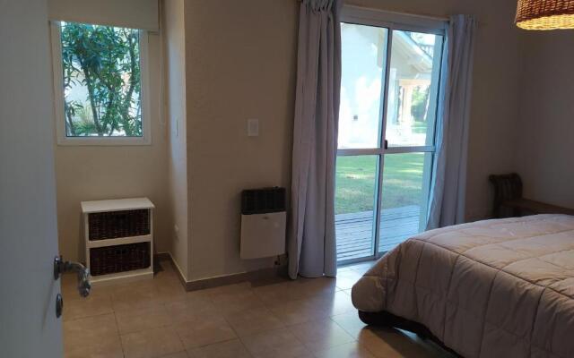 Pinamar Norte Casa Aquiles 8 pax