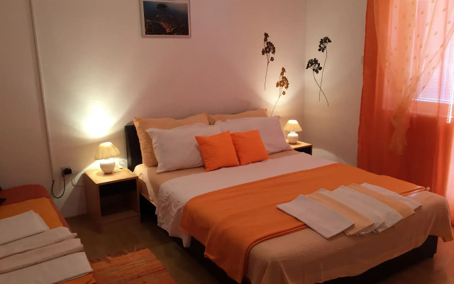 Apartment Đurđa - close to the sea A1 Pirovac, Riviera Sibenik