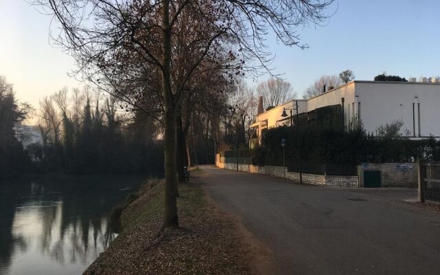 Lungo Il Fiume