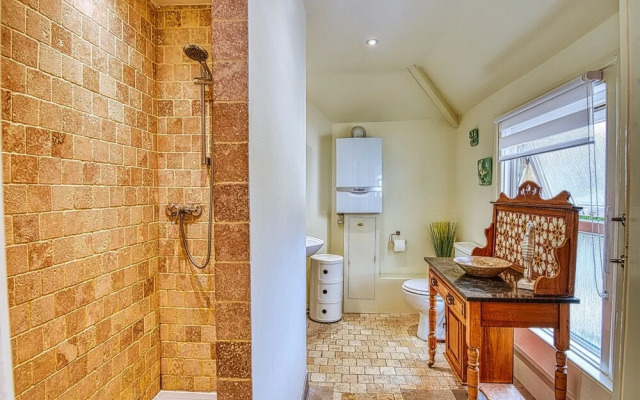 Ghar Homes - Bath Large Family Home