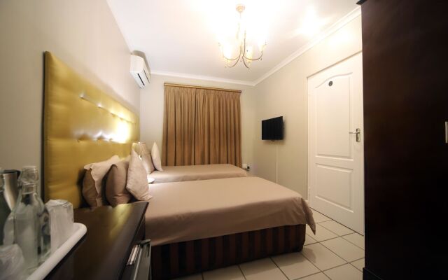 Savoy Lodge Cape Town