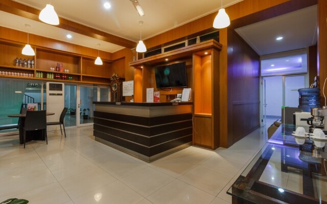 RedDoorz Premium @ Ampera Raya 2