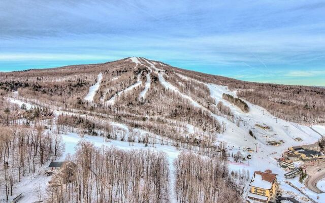 Ski-in/ski-out Peru Condo at Bromley Mountain