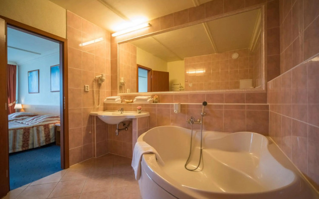 TOP HOTEL Praha & Conference Centre