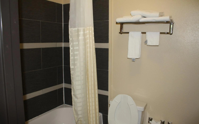 Quality Inn & Suites Wichita Falls I-44