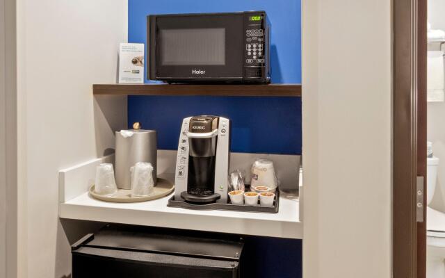 Holiday Inn Express and Suites Newton by IHG