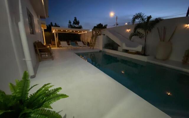 4BLESSINGSCURACAO TOP location swimming pool & nearby beaches -
