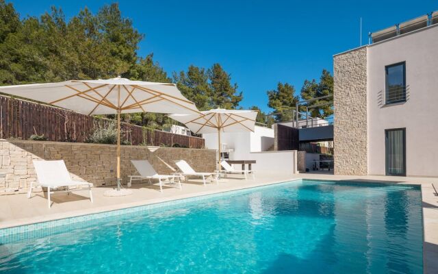Luxury Villa Juliet with Heated Pool