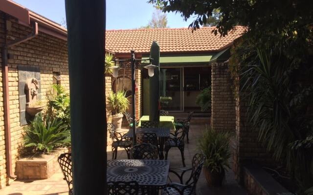 Le Cozmo Guest House