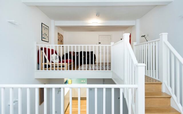 Sleek, Stylish 2BR Home in Shoreditch
