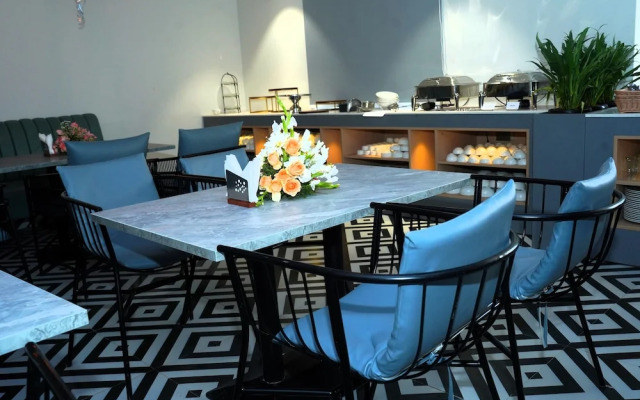 Hotel Kyzen HiTech City- Your Zenly Stay
