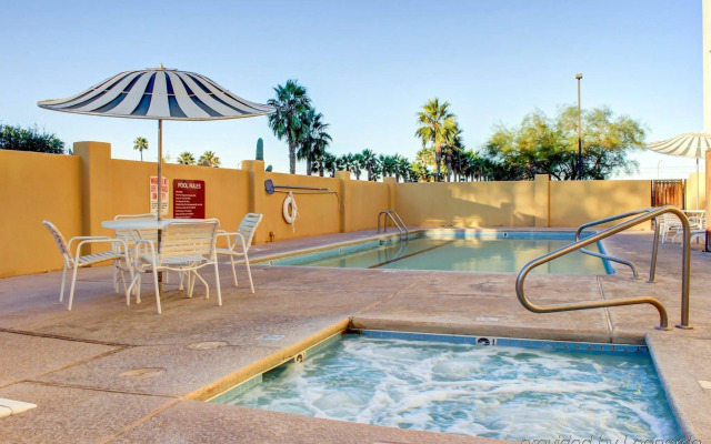 Comfort Suites Tucson Airport