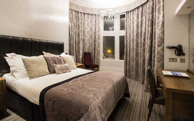 Muthu Westcliff Hotel (Near London Southend Airport)